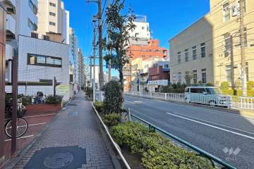 敷地北側の前面道路