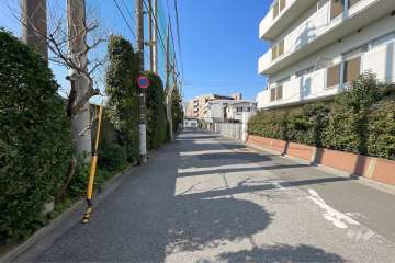 敷地南側の前面道路