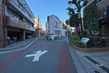 敷地北東側の前面道路
