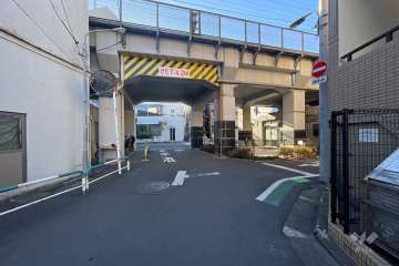 敷地南東側の前面道路