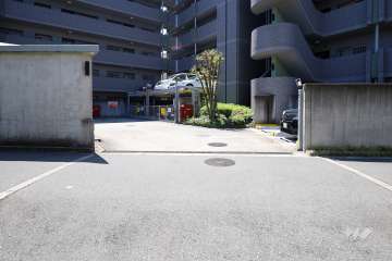 駐車場の出入り口