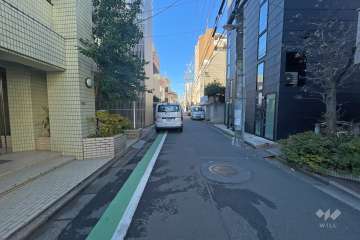 敷地北側の前面道路（東側から）