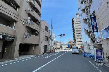 敷地南側の前面道路