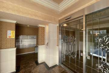 エントランスはオートロック付きです。