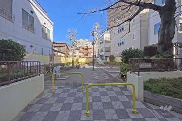 敷地に隣接した『真土児童遊園』