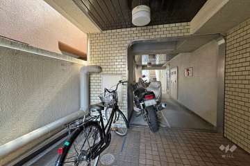 駐輪場とバイク置場