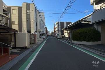 敷地北側の前面道路（東側から）