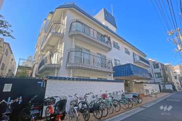 秀和日暮里レジデンスの外観（南西側から）