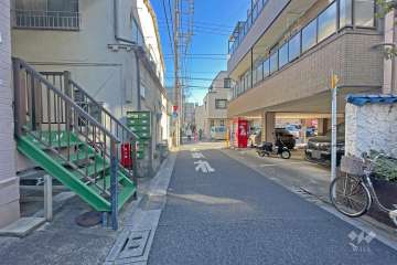 敷地の南側前面道路（東側から）
