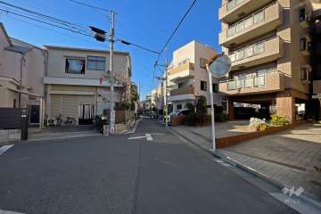敷地南側の前面道路