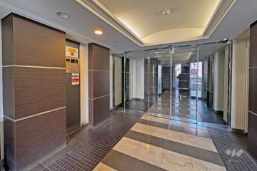 エントランスはオートロック付きです。