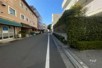 敷地南側の前面道路