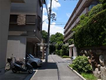 敷地南側の前面道路