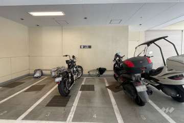 屋内に設けられたバイク置場