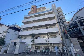 スカイコート鶯谷の外観（北西側から）