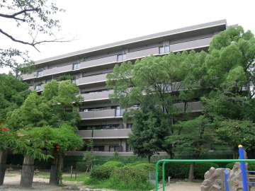 ローレルコート池田城南の外観（南側から）