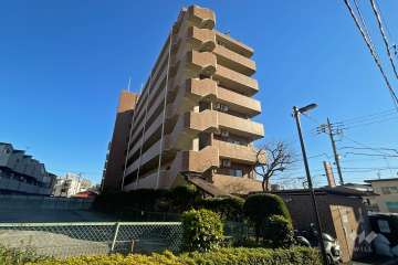 ライオンズマンション荒川自然公園の外観（北西側から）