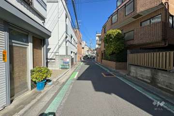 敷地の西側前面道路（南側から）