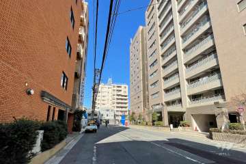 敷地北東側の前面道路　