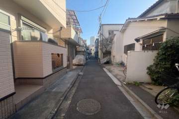 敷地北側の前面道路