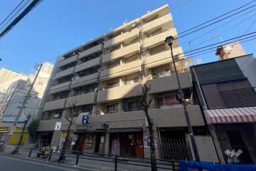 ライオンズマンション日暮里駅前の外観（南側から）