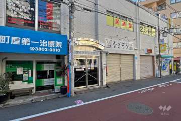 北西側のエントランス