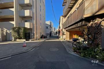 敷地北側の前面道路（東側から）