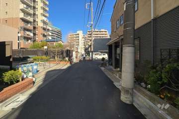 敷地東側の前面道路