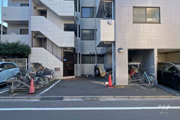 バイク置場と駐輪場