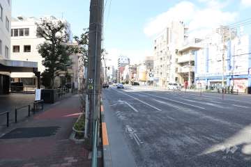 敷地北側の前面道路（東側から）