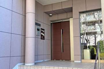 エントランスはオートロック付きです。