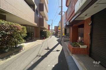 敷地東側の前面道路