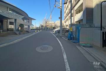 敷地南側の前面道路