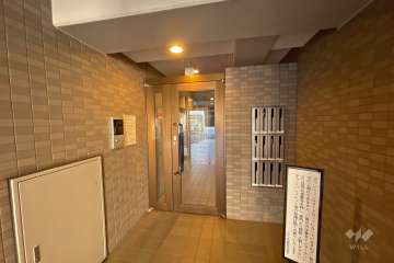 エントランスはオートロック付きです。