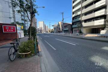 敷地北側の前面道路（東側から）