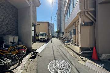 敷地東側の前面道路