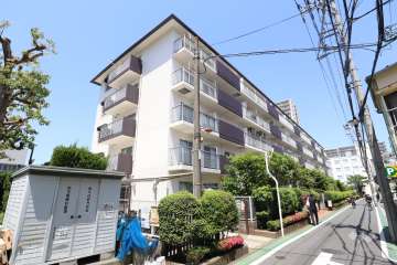 日商岩南千住マンションの外観（南東側から）