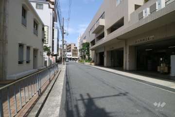 敷地南側の前面道路