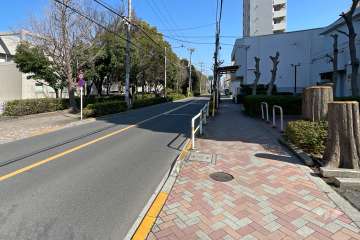 敷地北側の前面道路