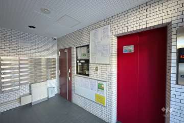 エレベーターと共用ポスト