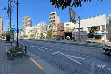 敷地の北側前面道路（東側から）