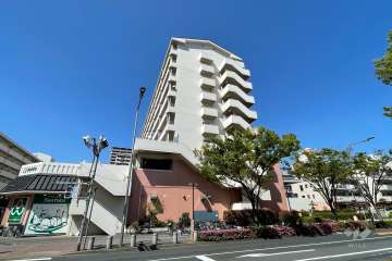 けやき通り北四番館の外観（南西側から）