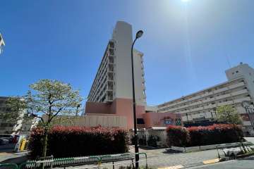 けやき通り北四番館の外観（北東側から）