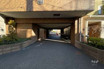 駐車場出入り口