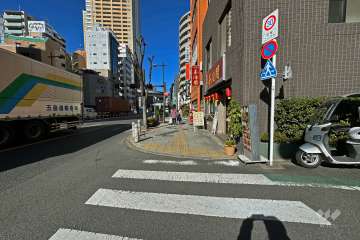 敷地南西側の前面道路（南東側から）