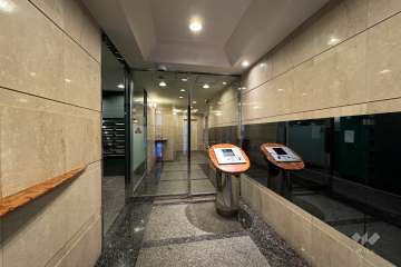 エントランスはオートロック付きです。