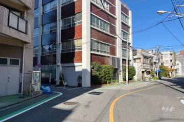 敷地東側の前面道路