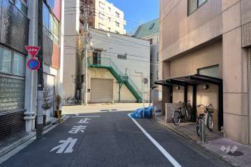 敷地北側の前面道路