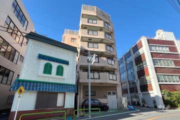 コスモガーデン日暮里の外観（東側から）