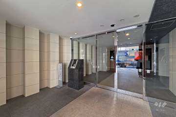 エントランスはオートロック付きです。